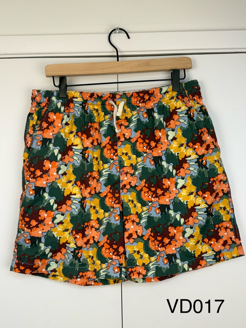 J.Crew Men's 6" Dock Shorts Floral Print Drawstring Medium BQ085